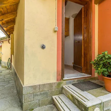 Casa Elvira Apartment Savignone